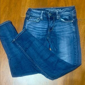 Size 4. American Eagle skinny jeans.
